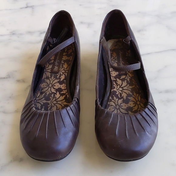 American Eagle by Payless Brown Faux Leather Flats. - Picture 4 of 6